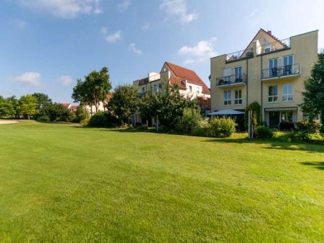 Ullersdorf 3 Zimmer Terrassenwohnung mit direktem Blick auf den Golfplatz