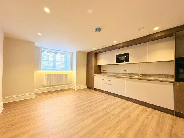 Ullet Road, Princes Park, Liverpool. 1 bed apartment to rent £1,000 pcm £231 pw