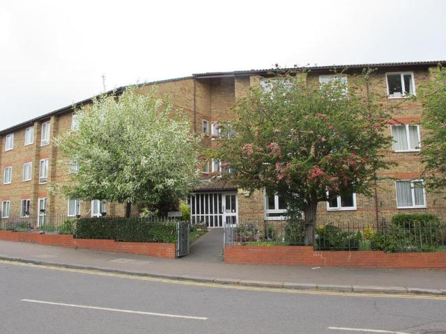 Ullswater Court, Glebelands Avenue. 1 bed flat to rent £1,400 pcm £323 pw
