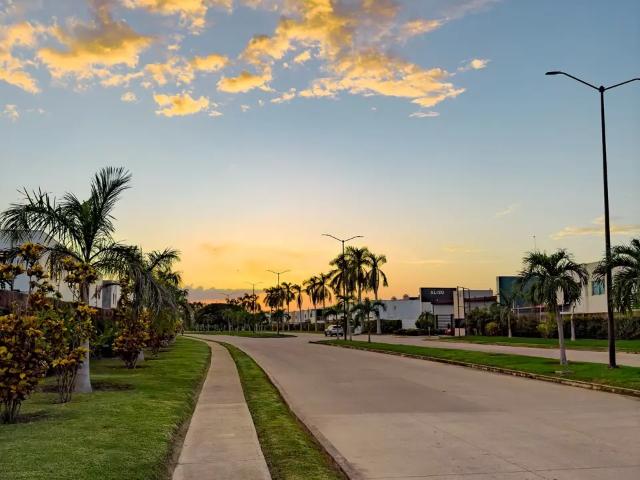Último lote comercial en Real Campestre 1,000 m²