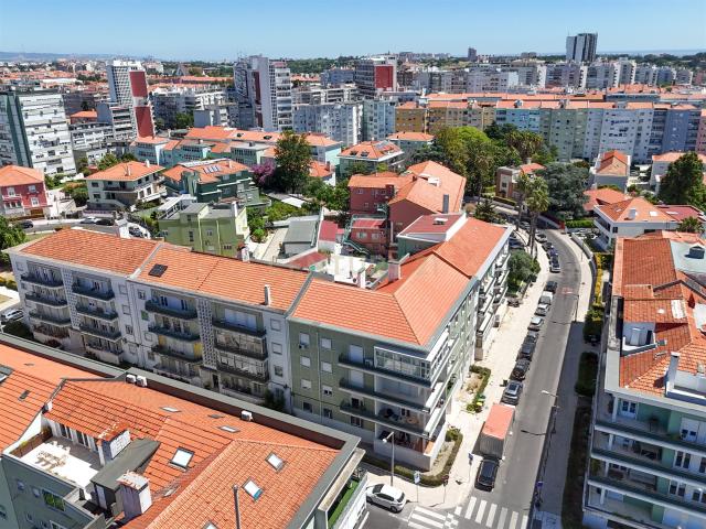 Último Piso Renovado com Exposição Sul numa das Localizações. 132m² Alvalade