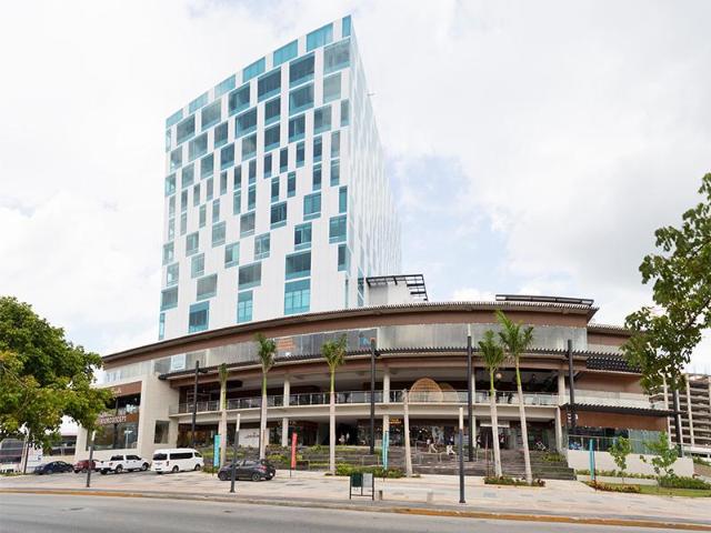Ultimos locales comerciales a 200 metros de la Zona Hotelera, Bonampak