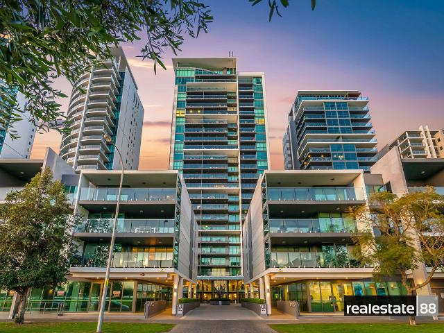 ULTIMATE WATERFRONT LIFESTYLE WITH SENSATIONAL VIEWS!