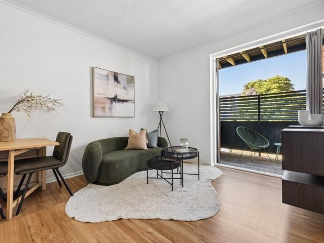 Ultimate Acland Street Lifestyle & Secure Parking in 'Beach House'