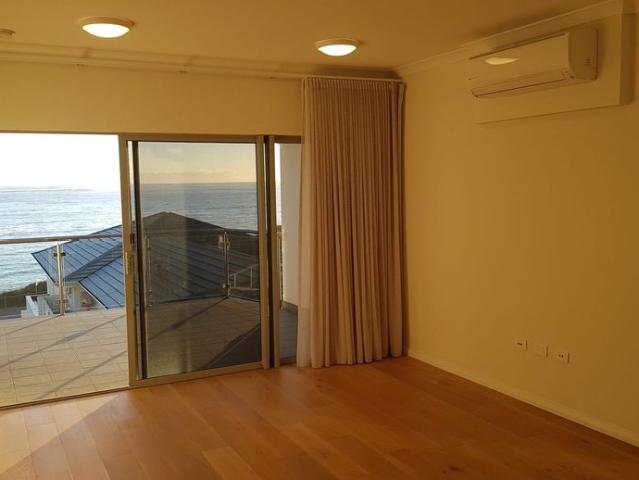 Ultimate coastal lifestyle Apartment !