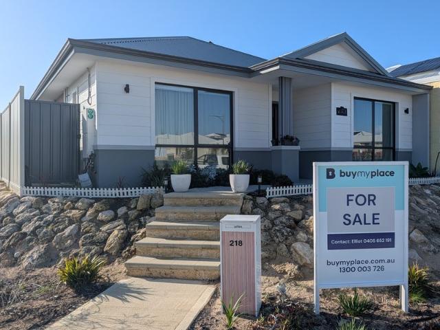 Ultimate Coastal Living 700m to the Beach!