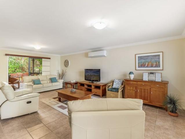 Ultimate Coastal Living / Fully Furnished 3 Bedroom Townhouse close to Pippi's Beach