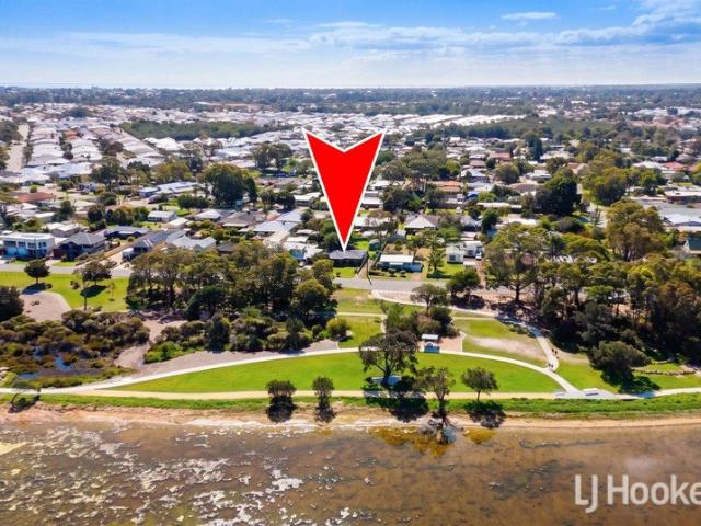 Ultimate Escape Located on the Estuary Street Front