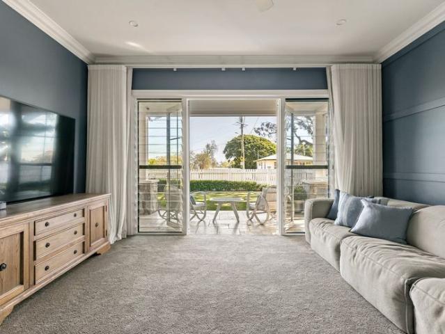 Ultimate Executive Retreat in Tranquil Setting Fully Furnished!