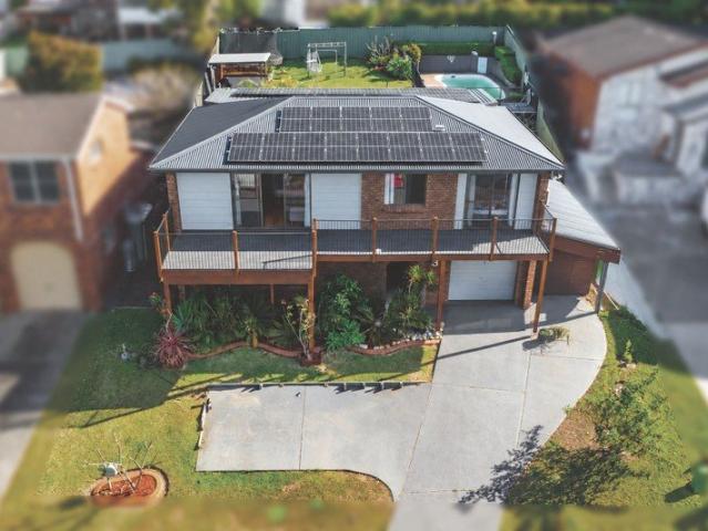 Ultimate Family Home with Versatile Living Options Gorgeous Views & Outlook