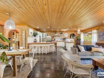 ULTIMATE FAMILY LIFESTYLE ON 13.6 ACRES