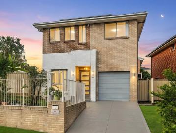 Ultimate FREE STANDING TOWNHOUSE