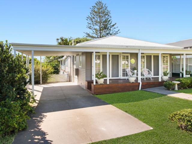 Ultimate Golf & Beach Lifestyle Opportunity – House Plus Studio – So Many Options