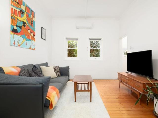 ULTIMATE INNER CITY LIVING ~ FULLY FURNISHED HOUSE