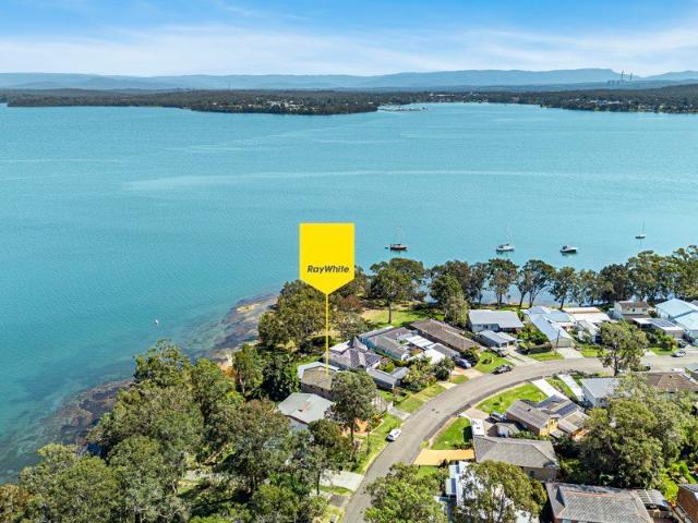 Ultimate Lakeside Living on the Waterfront Reserve