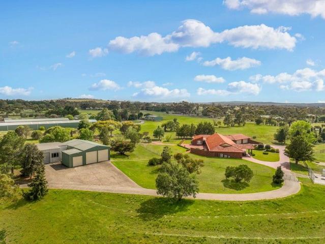 Ultimate Lifestyle On 15 Glorious Acres