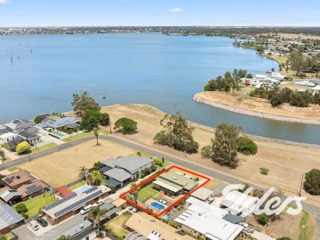 Ultimate Mulwala localeWalk to the Water and Main Street