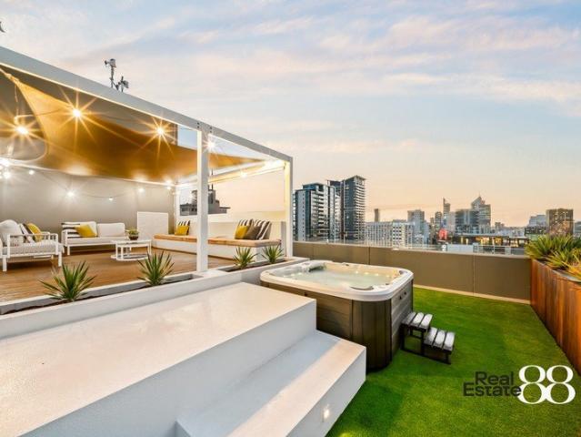 Ultimate Sky Penthouse with Exclusive Rooftop Love Where you Live