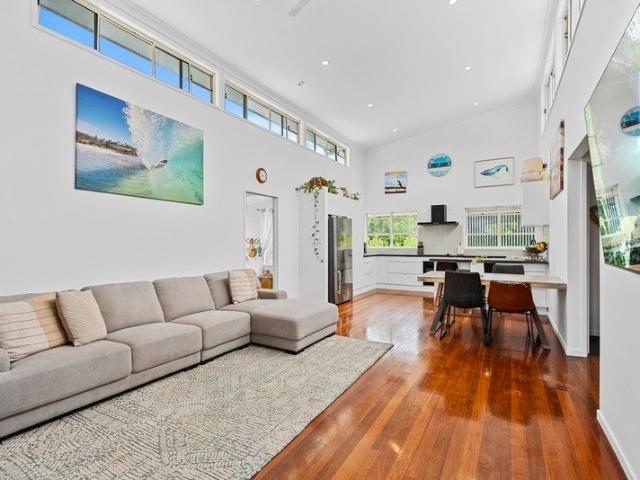 Ultimate Straddie Escape Huge Modern Home, Self Contained Unit & Brand New Pool