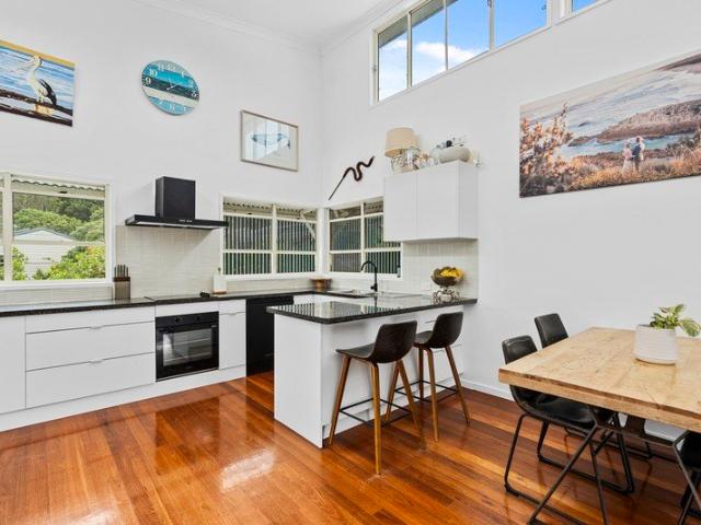 Ultimate Straddie Escape Huge Modern Home, Self Contained Unit & Brand New Pool