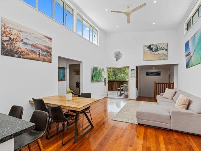 Ultimate Straddie Escape Huge Modern Home, Self Contained Unit & Brand New Pool