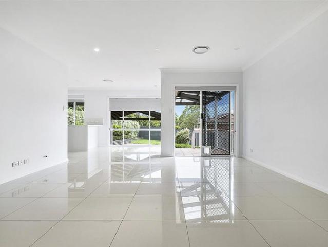 ULTIMATE STYLE & COMFORT IN PRESTIGE OAKHILL ESTATE