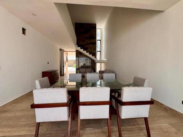 ULTIMA CASA EN VENTA 4 RECAMARAS ALBERCA Y JARDIN EN PRIVADA ADANA CON AMENIDADES EN XCANATUN MERIDA