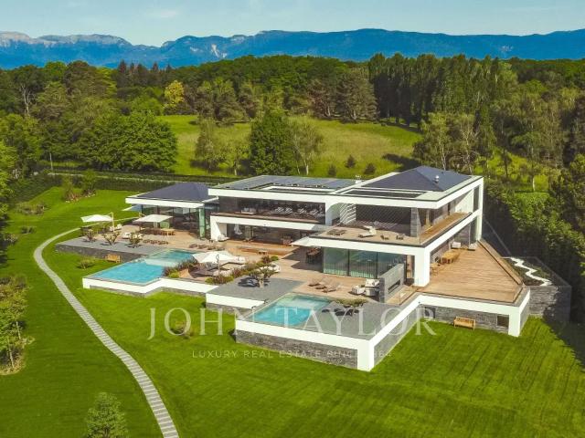 “Ultima Grand Villa” Architektonisches Meisterwerk zwischen Modernität und Eleganz