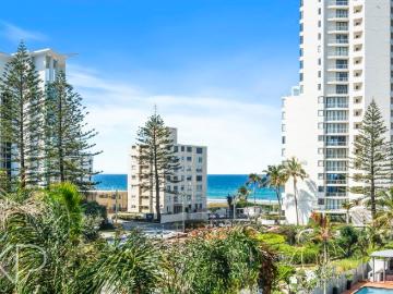 Ultra Trendy Beachside Abode Pet Friendly and Perfectly Priced!