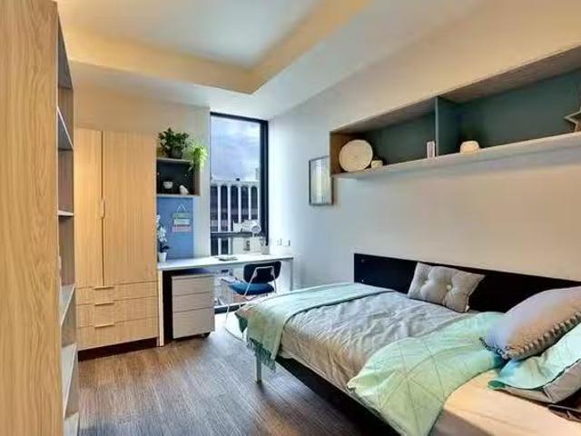 Ultra Twin, Single Bed