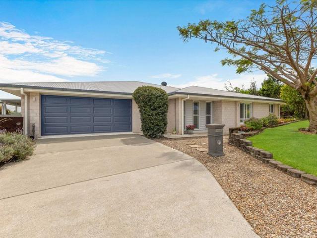 Ultra versatile family living on a private 999m2 block