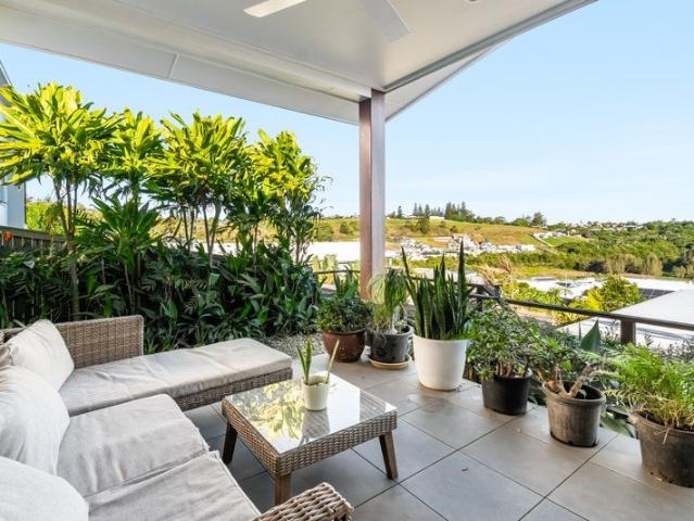 Ultra contemporary domain for luxury family style