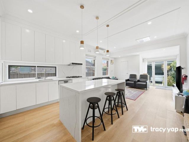 Ultra Convenient & Modern Semi Home