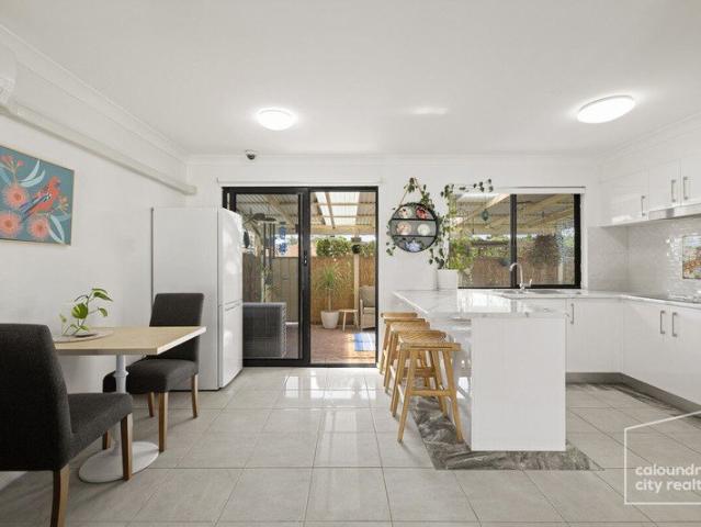 Ultra Convenient Coastal Villa