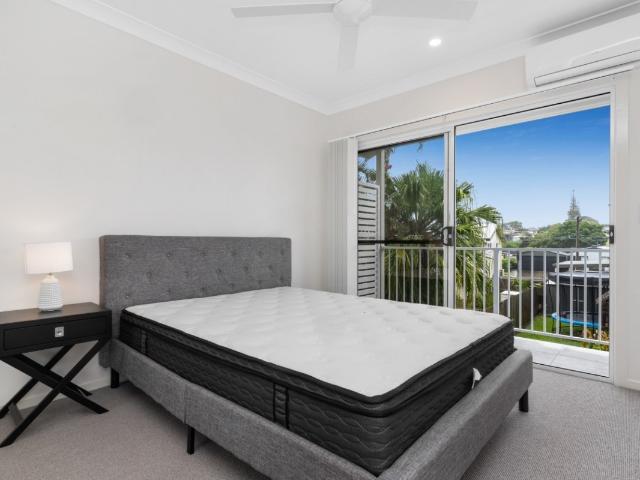 ULTRA CONVENIENT TINGALPA LOCATION FULLY FURNISHED