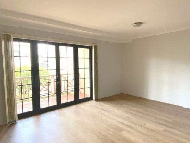 Ultra convenient 2 Bedroom apartment with leafy outlook, Toongabbie