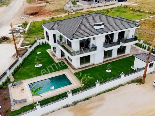 Ultra Lüks Yasam İsteyenlr 663 M2 Arsa 5+1 6 Banyo İskanlı Villa