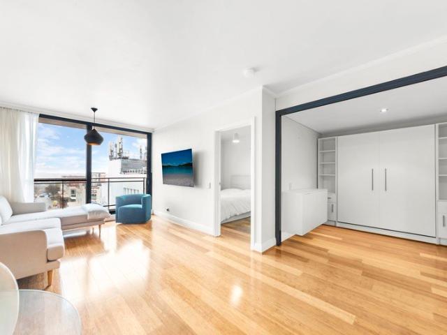 Ultra Modern 1 Bedroom Apartment + Study