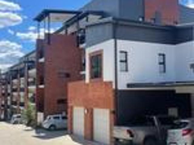 ultra modern 2 bed 2 bath duplex in.