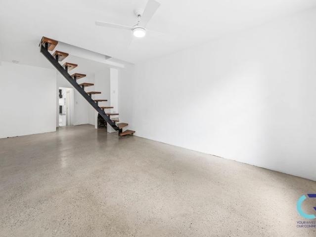 ULTRA MODERN 2 BEDROOM TERRACE!