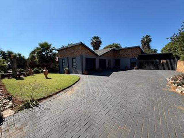 ultra modern 4 bedroom family home w.