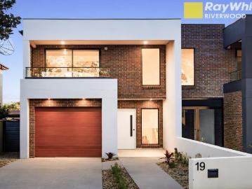 Ultra Modern 5 Bedroom Duplex in a Quiet, Convenient Riverwood Setting