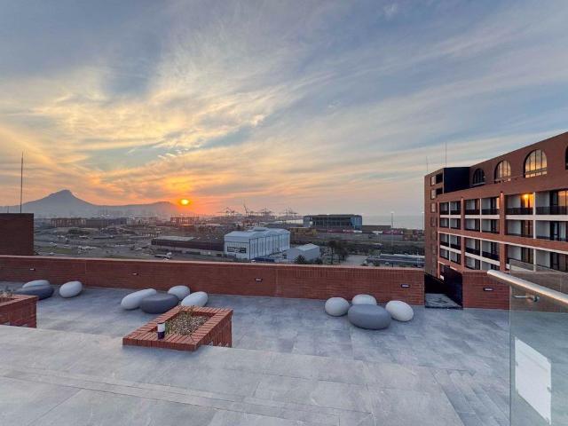 Ultra modern 8th Floor Corner Apartment with Magnificent Sea & Table Mountain Views