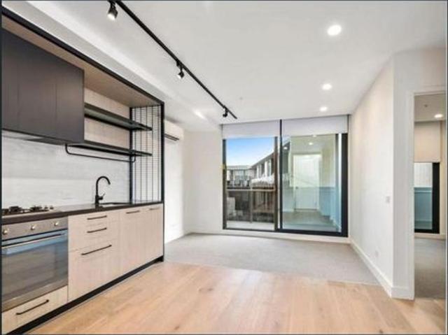 Ultra Modern Apartment Living with Panoramic Skyline Views!