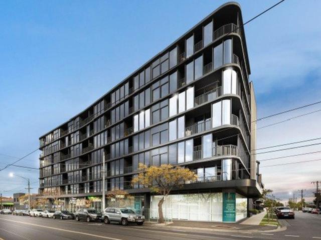 Ultra Modern Apartment Living with Panoramic Skyline Views!