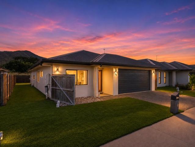 ULTRA MODERN FAMILY HOME WITH SOLAR, SIDE ACCESS & NO REAR NEIGHBOURS