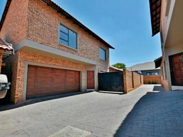 ultra modern full title cluster home!