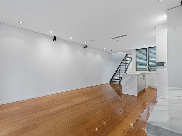 ULTRA MODERN LIVING BEAUTIFULLY APPOINTED
