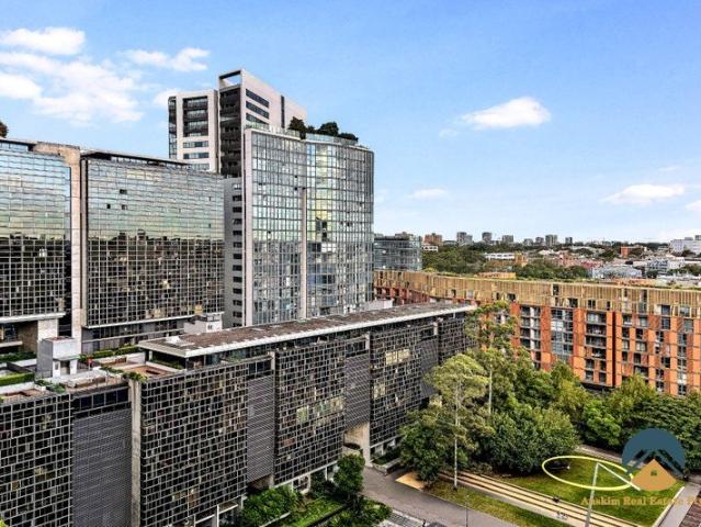 Ultra Modern Living + Study + Parking: The Jewel of Central Park