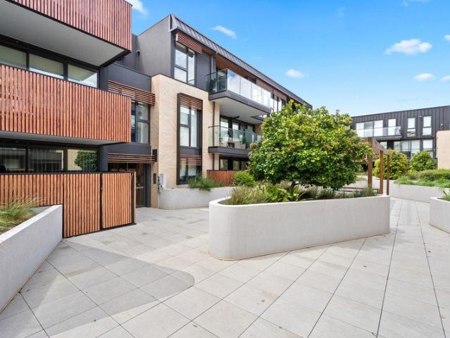 ULTRA MODERN LIVING